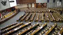 Sidang paripurna ke-33 DPR RI masa persidangan V tahun sidang 2016-2017 di Kompleks Parlemen, Jakarta, Kamis (27/7). DPR memberikan persetujuan untuk menjadikan aturan intip rekening dari Perppu Nomor 1 Tahun 2017 menjadi UU. (Liputan6.com/Johan Tallo)