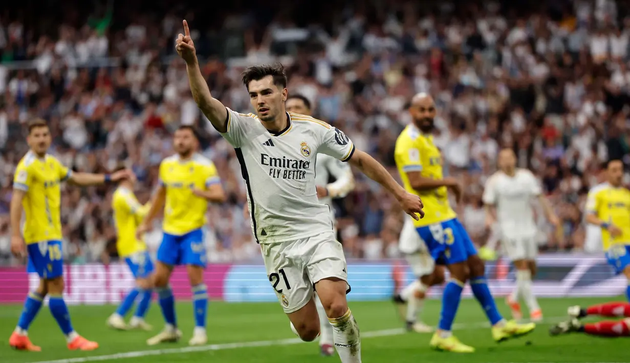 Bermain di Santiago Bernabeu, Real Madrid menang telak 3-0 atas Cadiz CF. (OSCAR DEL POZO/AFP)