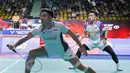 Aksi pasangan Indonesia, Leo Rolly Carnando dan Daniel Marthin pada pertandingan perempat final Thailand Open 2026 saat melawan Peeratchai Sukphun/Pakkapon Teeraratsakul, Jumat (15/5/2026) di Bangkok.