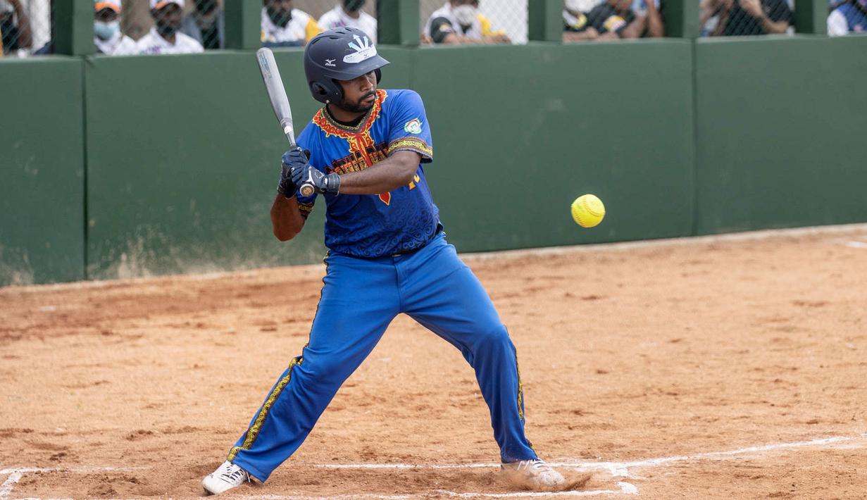 DP. Djoepari dari Papua Barat beraksi pada pertandingan kedua babak penyisihan softball putra PON XX Papua antara DKI Jakarta vs Papua Barat di Lapangan Softball Uncen, Kota Jayapura, Rabu (22/09/2021). (Foto : PB PON XX PAPUA/Robertus Pudyanto)