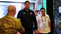 Menpora RI, Dito Ariotedjo didampingi Ketua Umum PP PBSI terpilih periode 2024-2028, Fadil Imran saat menghadiri acara penutupan Musyawarah Nasional PBSI XXIV/2024 di Hotel Empire Palace, Surabaya, Sabtu (10/8/2024). (Dok. PBSI)