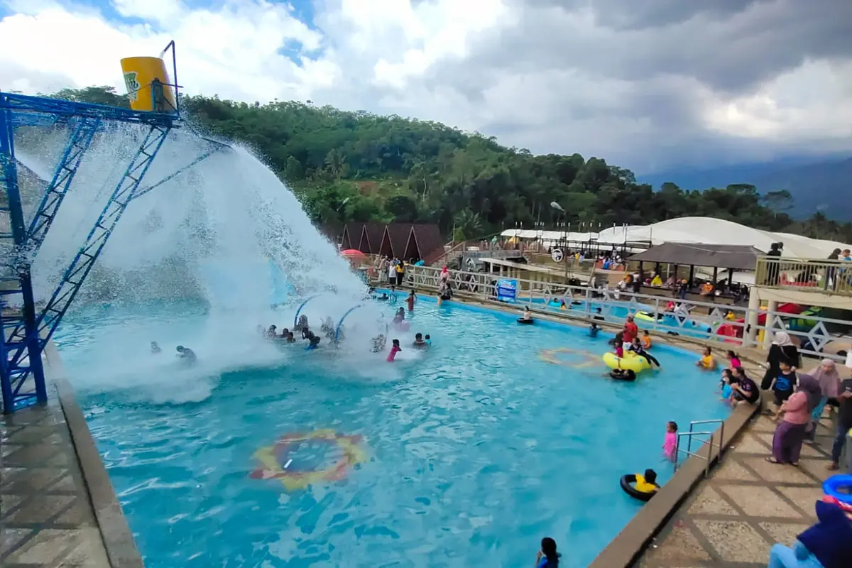 Suasana water park Wahana Alam Parung Tasikmalaya. (Istimewa)