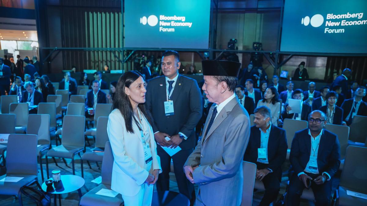 Top 3: Jokowi Pamer Indonesia Investasi Besar-besaran Infrastruktur Fisik dan Digital di Ajang Bloomberg Singapura