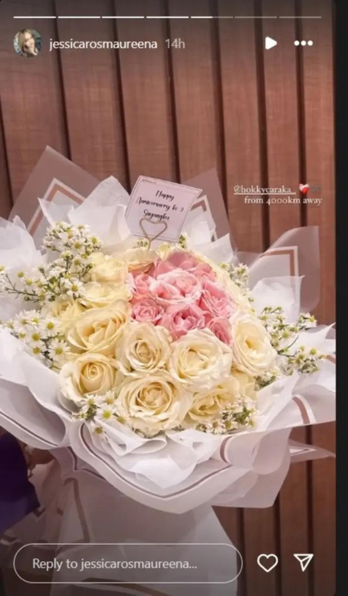 Hokky Caraka Rayakan Anniversary Kedua dengan Pacar Cantiknya, Kirim Bunga karena LDR