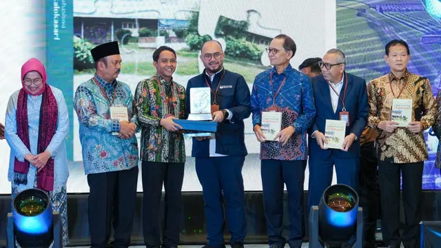 Menteri Kehutanan (Menhut) Raja Juli Antoni (ketiga dari kiri) (Istimewa)