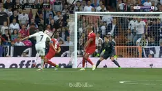 Nacho mencetak gol kontroversial bagi Real Madrdi saat menang 4-1 atas Sevilla, Minggu (14/5/2017). This video presented by Ballball.