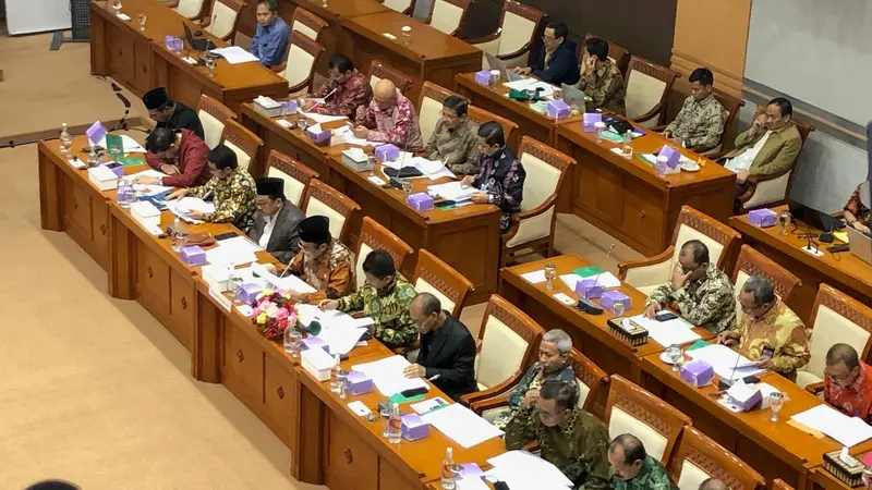 Komisi VIII DPR menggelar rapat kerja dengan Menteri Agama Fachrul Razi. (Liputan6.com/Delvira Hutabarat)