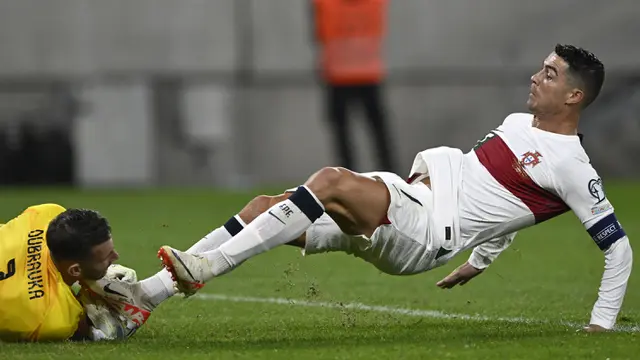 Foto: Ronaldo Amsyong, Untung Ada Bruno Fernandes yang Bawa Portugal Curi Poin Penuh di Kandang Slovakia pada Kualifikasi Euro 2024