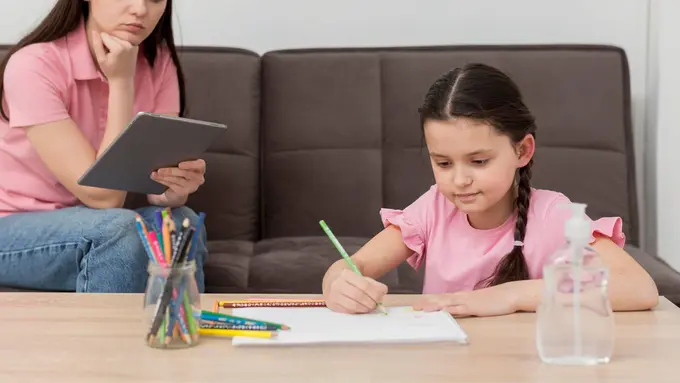 Stop Bilang “Anak Pintar”, Ini Cara Memuji Anak yang Benar agar Percaya Diri Tumbuh dari Dalam