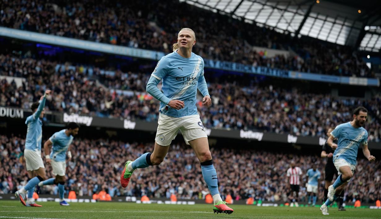 Erling Haaland menjadi pengganda kedudukan setelah berhasil memanfaatkan umpan dari Doku 15 menit kemudian. (AP Photo/Dave Thompson)