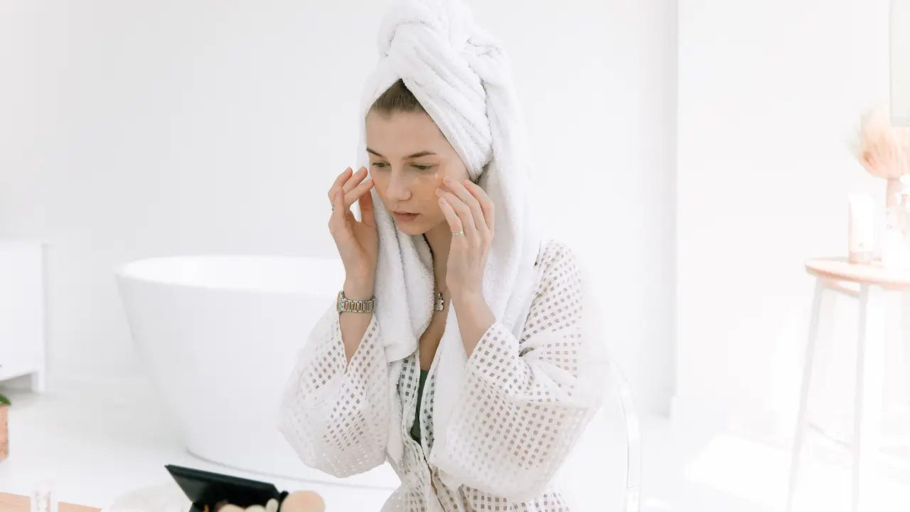 Umur sudah Jelang 30? Jangan Takut, Ini 8 Produk Skincare yang Harus Kamu Miliki di Usia 20an
