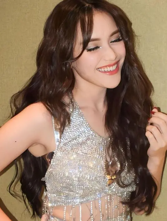 Ayu Ting Ting bergaya ala Idol Kpop [Instagram/ayutingting92]