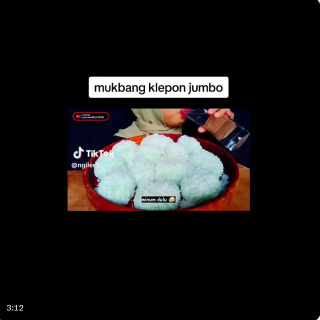 6 Potret Klepon Nyeleneh Ini Bikin Ragu Disantap, Ada Ukuran Jumbo