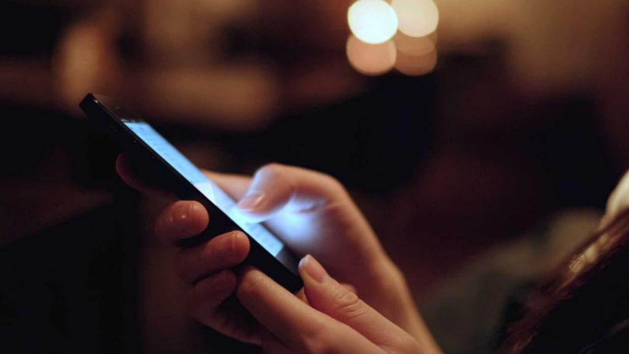 8 Tips menghindari penyakit kanker akibat radiasi ponsel 