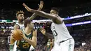 Pemain Utah Jazz, Raul Neto (25)  dihadang para pemain Boston Celtics pada lanjutan NBA di TD Garden. Boston Celtics menang 115-104.  (Reuters/Greg M. Cooper-USA TODAY Sports)