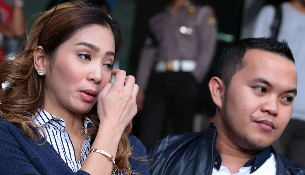 Bunga Zainal hari ini, Senin (27/2/2017) mengadu ke Sentra Pelayanan Kepolisian Terpadu (SPKT) Polda Metro Jaya. Kedatangannya, guna melaporkan partner kerjanya bernama Hari Wiradinata. (Deki Prayoga/Bintang.com)