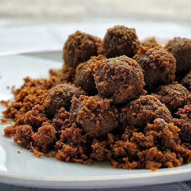 Rendang daging dengan kelapa parut