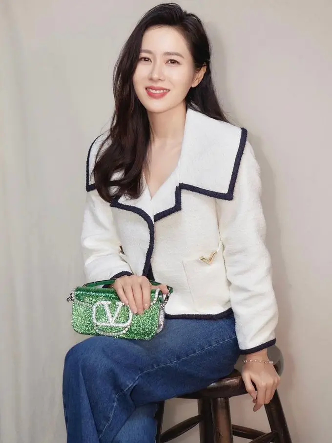 Sapa Penggemar Indonesia, Bumil Son Ye Jin Tampil Fresh dengan Gaya Rambut Baru