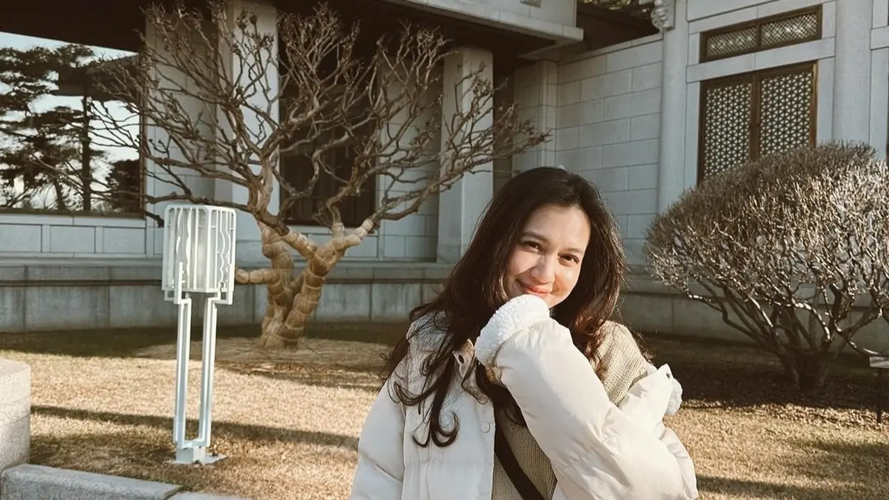 Dea Annisa sedang berlibur di Korea, penampilannya bisa kamu jadikan inspirasi untukmu yang ingin berlibur