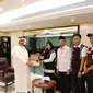 Petugas haji menyampaikan beberapa catatan transportasi kepada organda Arab Saudi. (Liputan6.com/Taufiqurrohman)