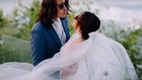 Ello dan Cindy Maria usai melangsungkan perniakahan di Ulu Cliffhouse, Bali (Dok.Instagram/@brightstory/https://www.instagram.com/p/CZLL2CXIVLX/Komarudin)