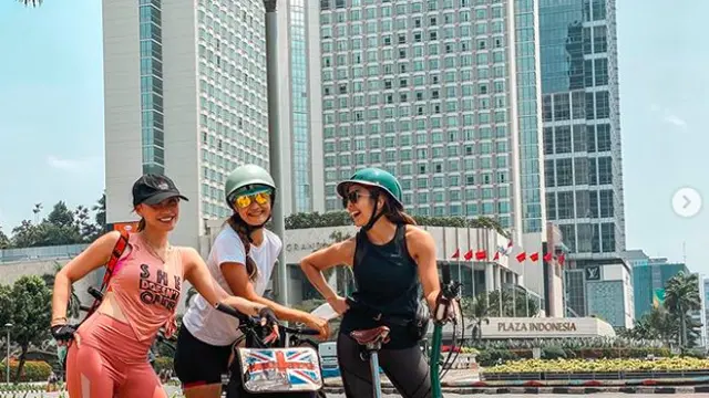 10 Potret Gisel Saat Bersepeda, Pesonanya Bikin Semangat Gowes