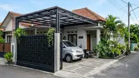 6 Model Carport dengan Dinding Roster, Bikin Sirkulasi Udara Lebih Baik
