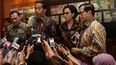 Presiden Joko Widodo (Jokowi) memberikan keterangan pers usai meresmikan uang rupiah tahun emisi 2016 di Jakarta, Senin (19/12). Sebanyak tujuh uang rupiah kertas dan empat uang rupiah logam diperkenalkan kepada masyarakat. (Liputan6.com/Faizal Fanani)