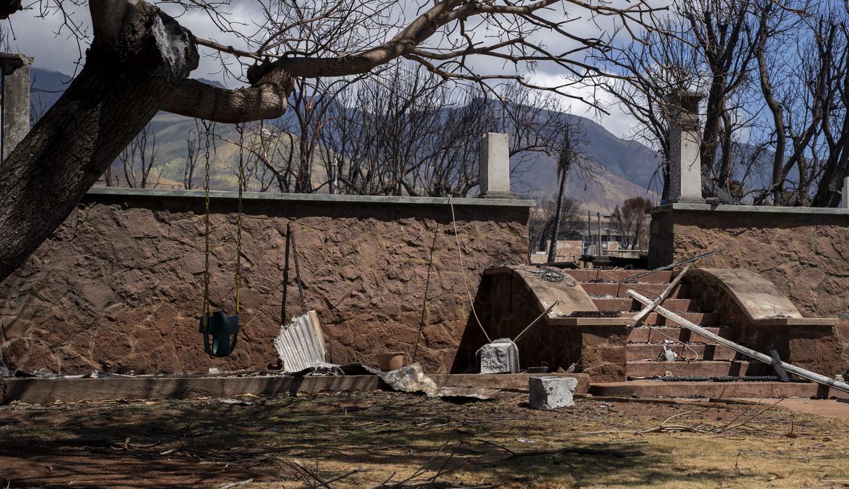 Kebakaran tersebut menewaskan sedikitnya 97 orang dan menghancurkan lebih dari 2.000 bangunan, sebagian besar adalah rumah. (AP Photo/Mengshin Lin)