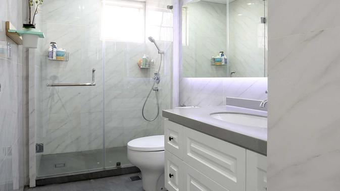 Desain kamar mandi ANF di Tangerang karya Arkana Buana. (Dok.Arsitag.com/Dinny Mutiah)