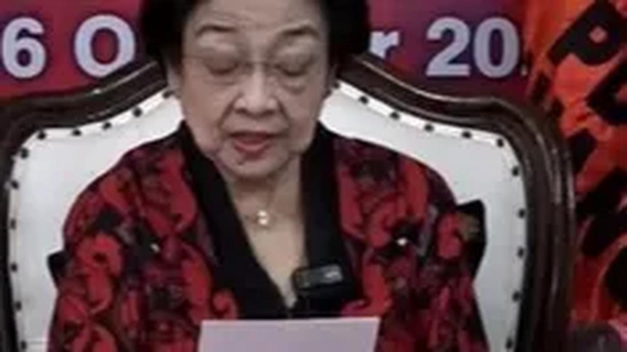 "Dengan mengucapkan bismillahirohmanirohim, maka calon (wakil) presiden yang dipilih oleh partai PDIP yang akan mendampingi bapak Ganjar Pranowo adalah Bapak profesor Mahfud MD,"