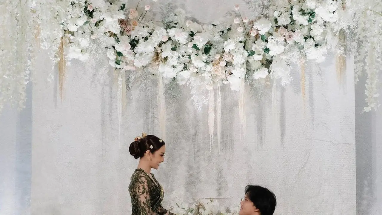 Resmi Bertunangan, Intip 6 Potret Romantis Mahalini dan Rizky Febian