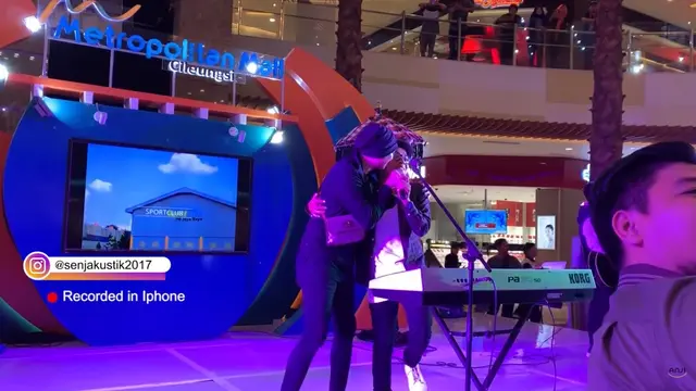Momen Viral 6 Pengamen Nyanyi di Depan Penyanyi Aslinya, Suara Tak Kalah Merdu