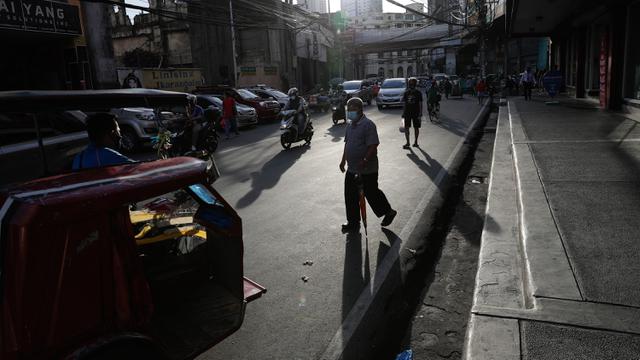 Filipina Longgarkan Lockdown