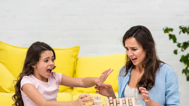 Kenali 4 Tips Parenting Melatih Anak Mengelola Emosi dengan Tepat Sejak Dini