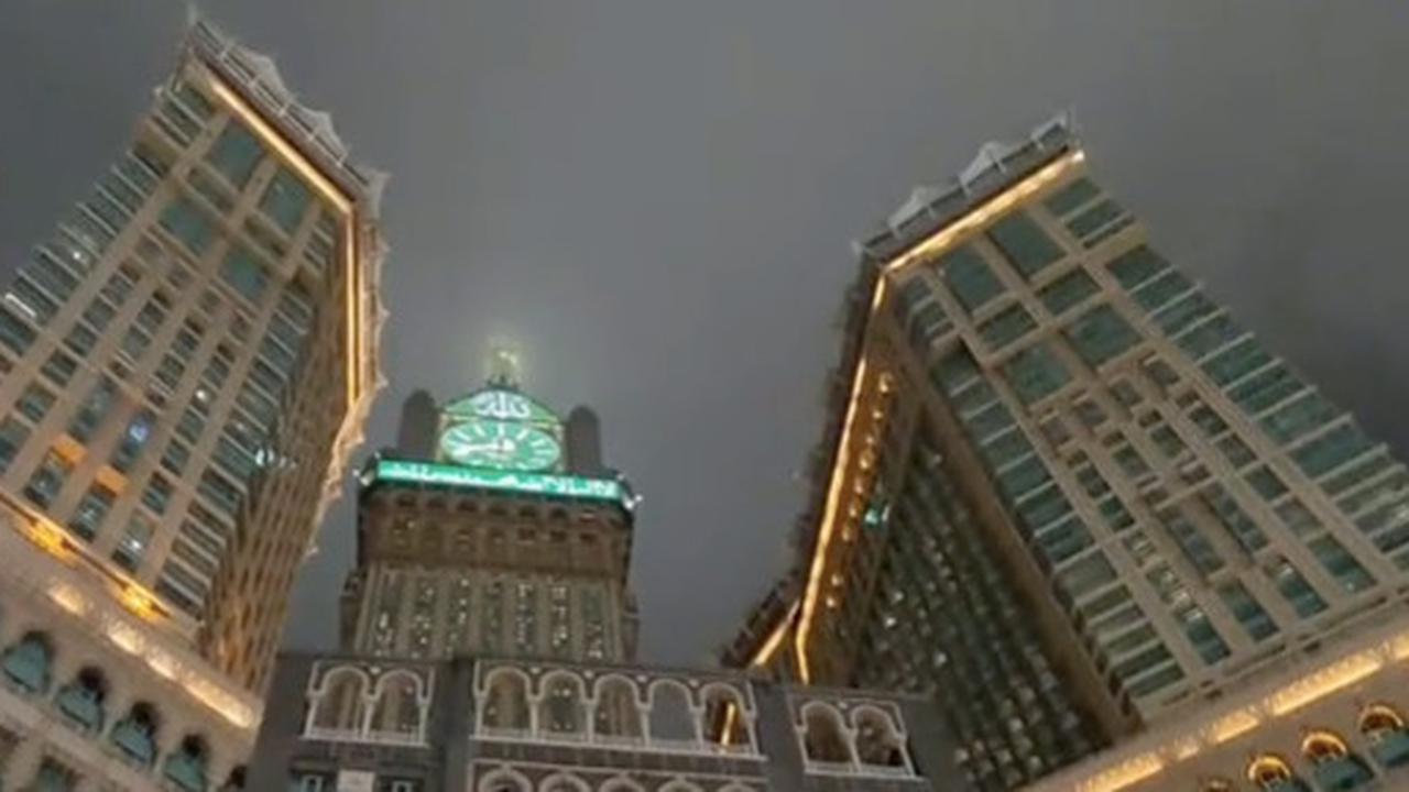 Munculnya Awan Hitam di Atas Ka’bah Jadi Pertanda Penting, Jemaah Umrah Wajib Waspada