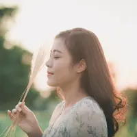 ilustrasi perempuan jatuh cinta/Photo by Đàm Tướng Quân from Pexels