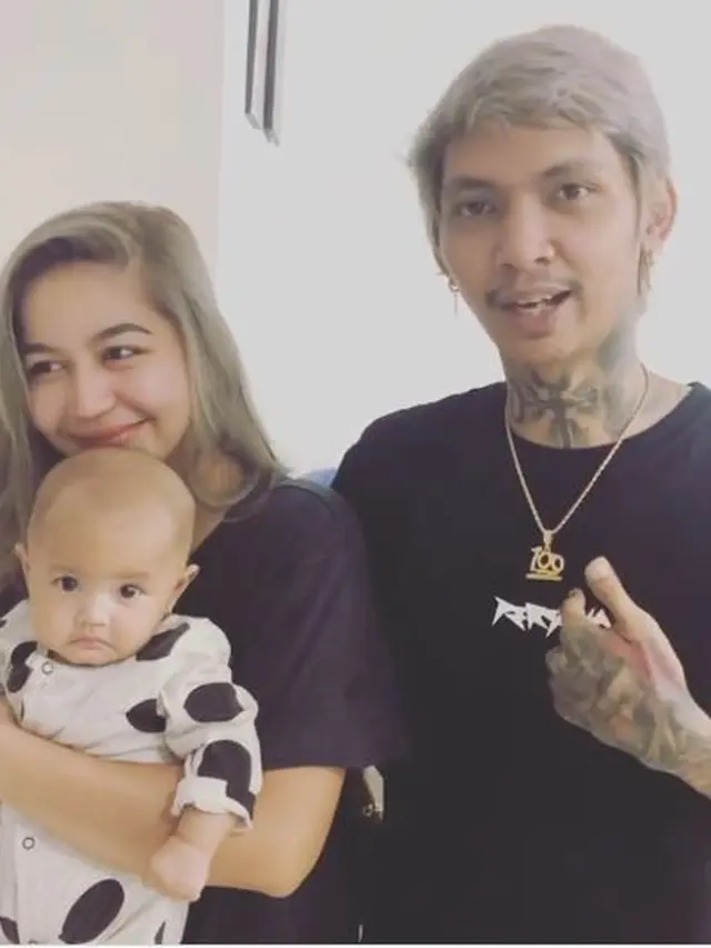 6 Potret Young Lex dan Istri Asuh Baby Zaenab, Kompak Banget