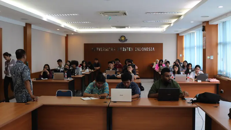 Fakultas Ilmu Sosial dan Politik Universitas Kristen Indonesia (FISIP UKI) menggandeng Lembaga Survei dan Studi Demokrasi Indonesia (LSDI) menggelar Workshop Survei Politik.