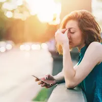 Meskipun terkadang kamupun menangis karenanya, tapi dia yang mencintaimu pasti memiliki sejuta cara untuk membuatmu tersenyum kembali. (Foto: static.independent.co.uk)