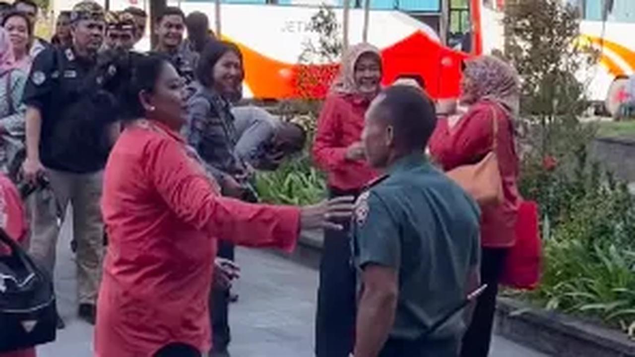 Eka secara langsung tampil di hadapan istri Panglima TNI Marsekal Yudo Margono, Vero Yudo Margono.