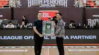 Direktur Utama Indonesian Basketball League, Junas Miradiarsyah. (Bola.com/Ana Dewi)