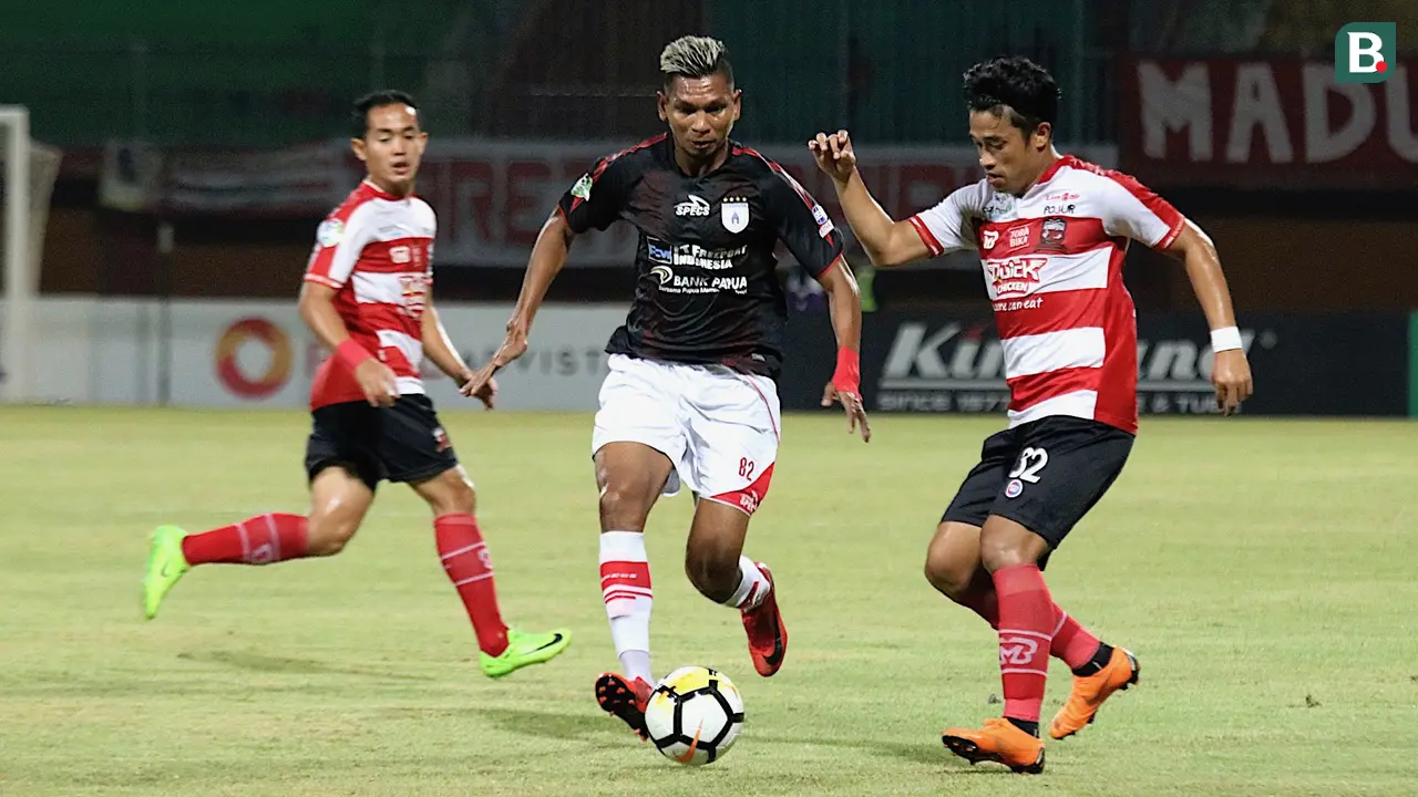 Madura United versus Persipura