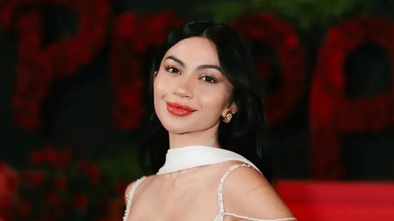 Ariel Tatum Perkenalkan Tren Plumpy Glossy Lips di Film Business Proposal Indonesia, Aura Cantik Natural Kian Terpancar