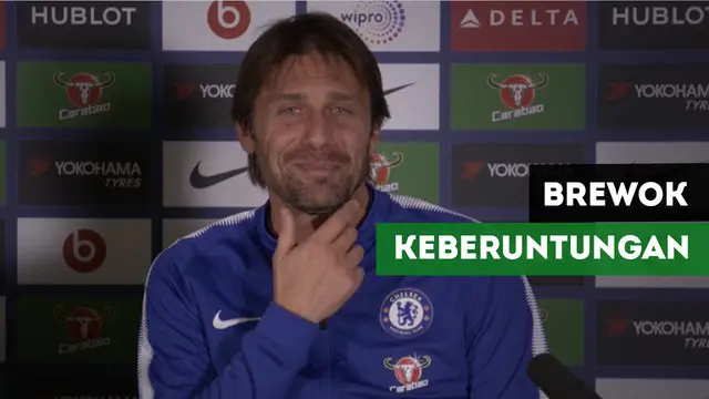 Pelatih Chelsea Antonio Conte tampil dengan gaya barunya yaitu berewok tipis di wajahnya