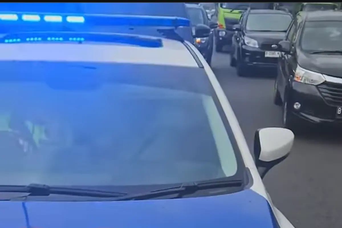 Viral Mobil Patwal Senggol Kendaraan Warga