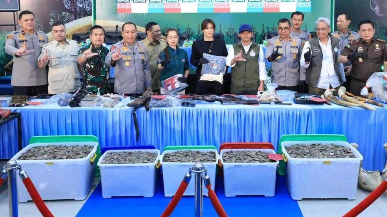 FOTO:  Polda Riau Bongkar Sindikat Perburuan Gajah Sumatera