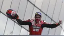Pembalap Ducati Danilo Petrucci melakukan selebrasi usai memenangkan balapan MotoGP Prancis 2020 di Le Mans, Prancis, Minggu (11/10/2020). Danilo Petrucci menjadi yang tercepat disusul Alex Marquez dan Pol Espargaro. (AP Photo/David Vincent)