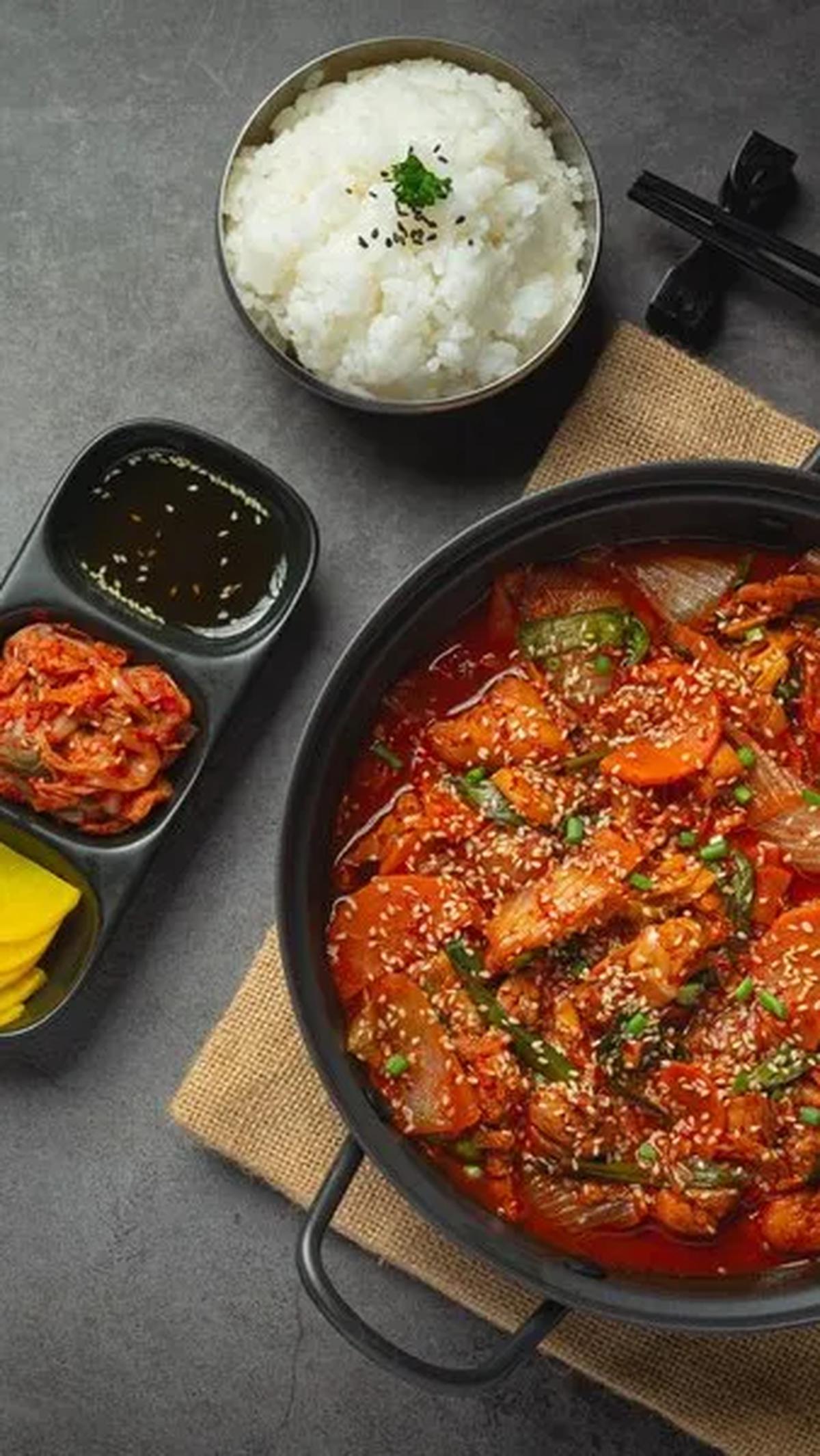 8.&nbsp;Makanan Panas dan Pedas
