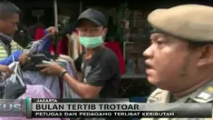 Petugas Satpol PP nyaris baku hantam dengan pedagang yang menolak penertiban.